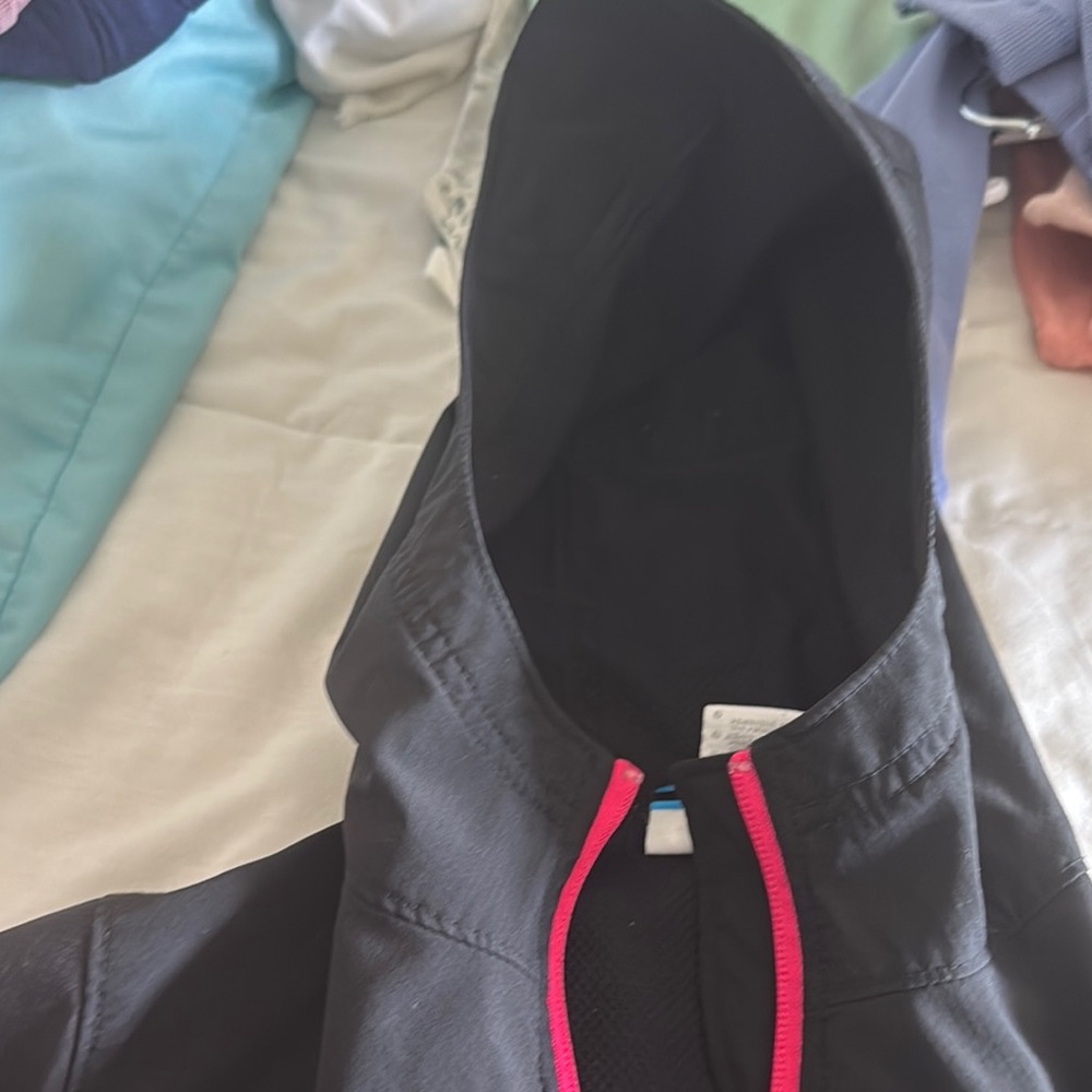 Excellent shape looks new: Columbia Black Jacket with Pink Embroidery - Picture 3 of 7